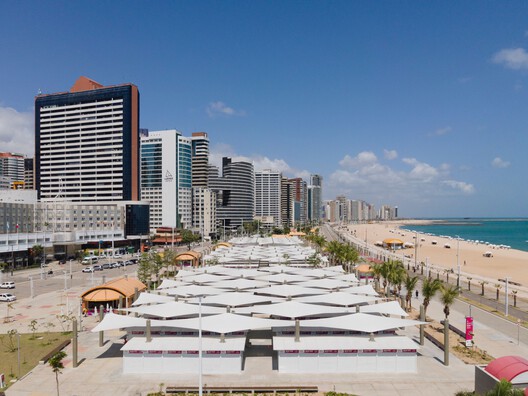 Meireles, Fortaleza- Feirinha, Calçadão e Vida Urbana Perto da Praia do Futuro