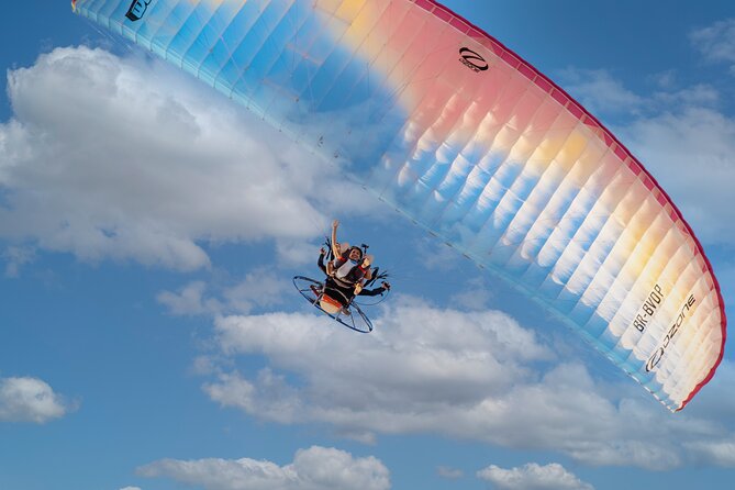 Paramotor sobre a Praia do Futuro- Como Funciona, Onde Reservar e Quanto Custa em 2025