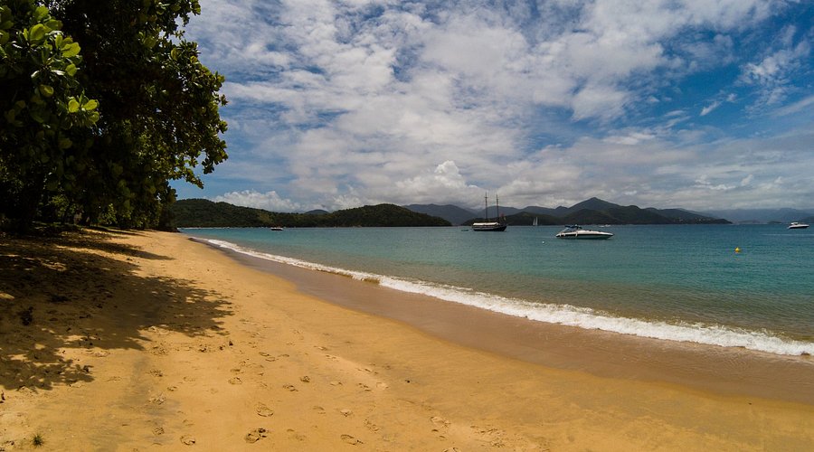 Praia do Presídio: Mar Limpo e Natureza Preservada a Poucos Km da Praia do Futuro Praia do Presídio- Mar Limpo e Natureza Preservada a Poucos Km da Praia do Futuro