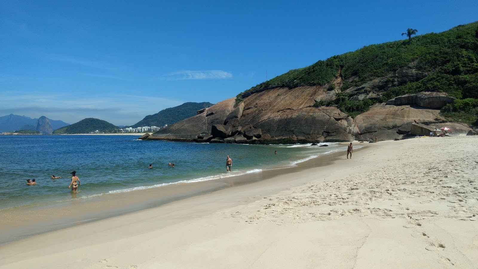 Praia dos Crowd: Surf, Natureza Selvagem e Sossego Perto da Praia do Futuro Praia dos Crowd- Surf, Natureza Selvagem e Sossego Perto da Praia do Futuro
